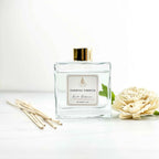 Essential Oil Diffuser, Floral Reed Diffuser with Essential Oils, Botanicals and Gardenia Flowers, for Home Office, Bedroom and Bathroom